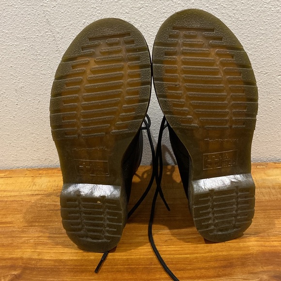 Dr. Martens Vonda Floral Lace-Up Boots - Picture 5 of 6